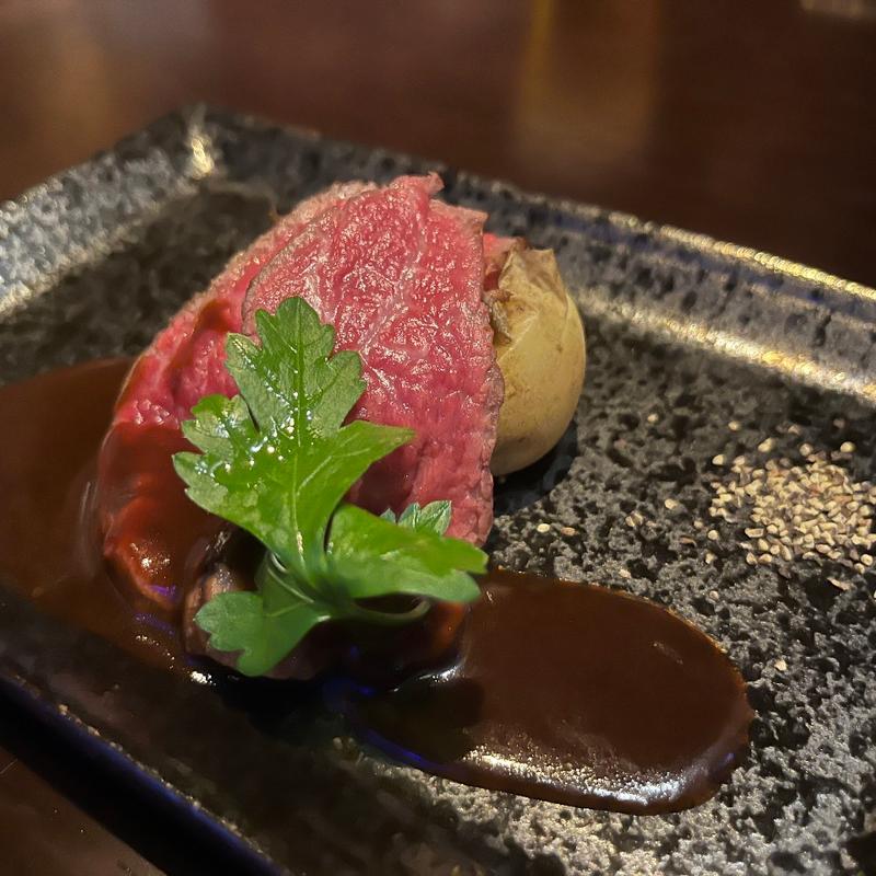 黒毛和牛のロースト　～赤ワインソース～(水響亭 北新地店 （スイキョウテイ）)