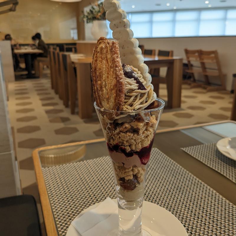 夜のお菓子とひこうき雲～モンブランとカシス～(春華堂 カフェサロン （シュンカドウカフェサロン うなぎパイファクトリー）)