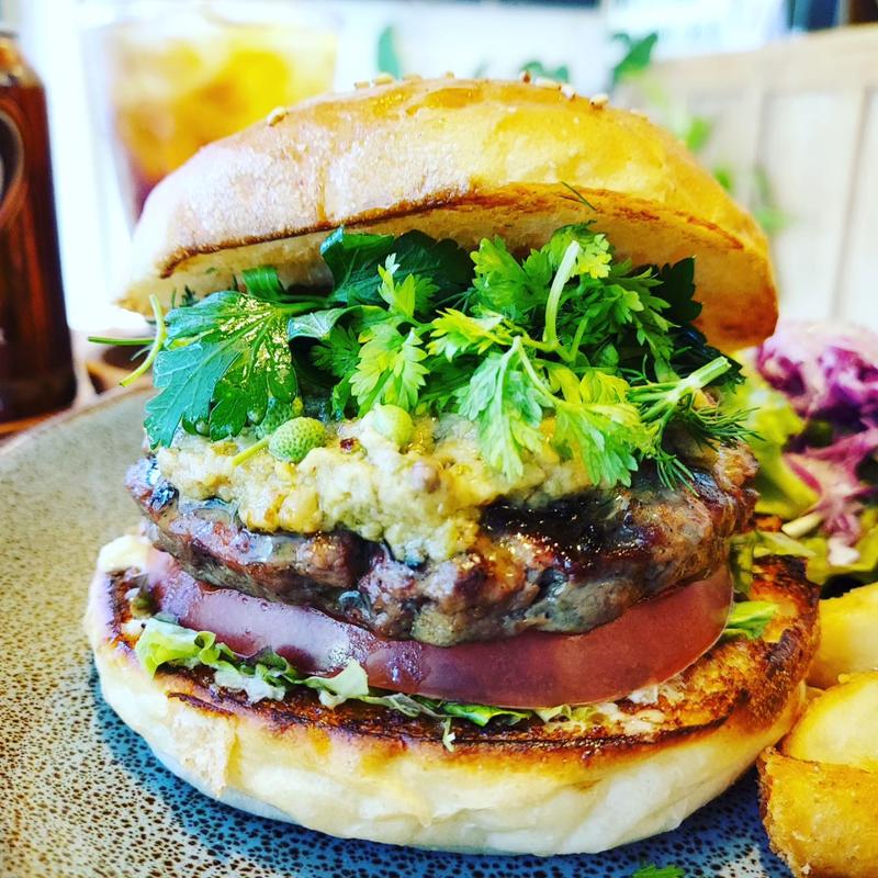 実山椒とグリーンオリーブのタプナードソースバーガー(HELLO NEW DAY Hamburger)