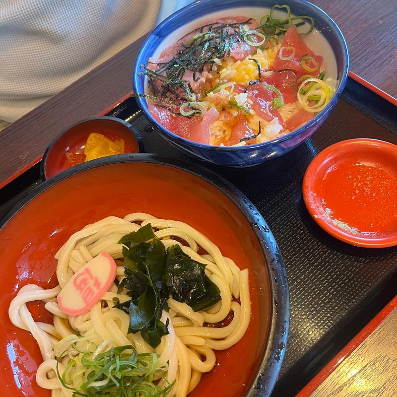 まぐろネギトロ丼と選べるうどんセット(得得 京都洛西店 （とくとく）)