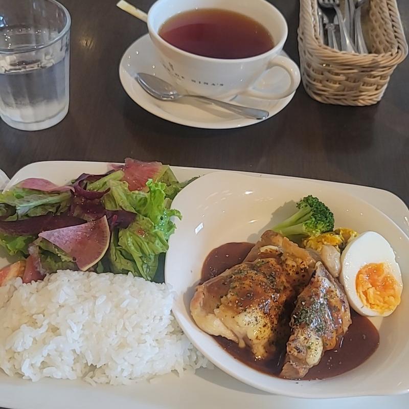 鶏もも肉のチーズ焼きデミグラスソース(ル サロン ド ニナス クイーンズスクエア横浜)