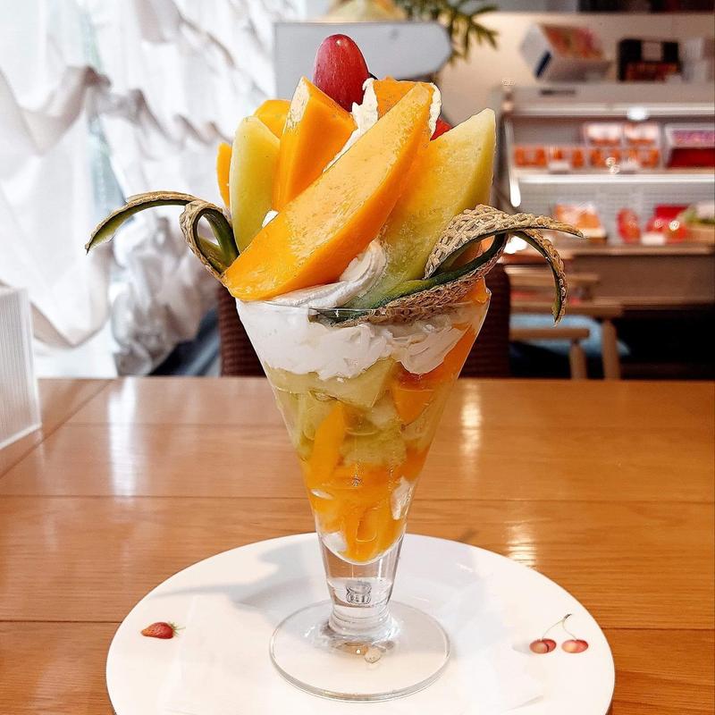宮崎マンゴー&メロンのパフェ(果実園リーベル 池袋東武店)