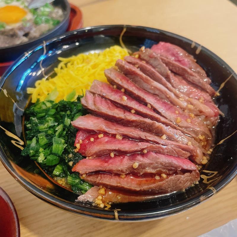 あか牛ステーキ丼(めしのやまいち)