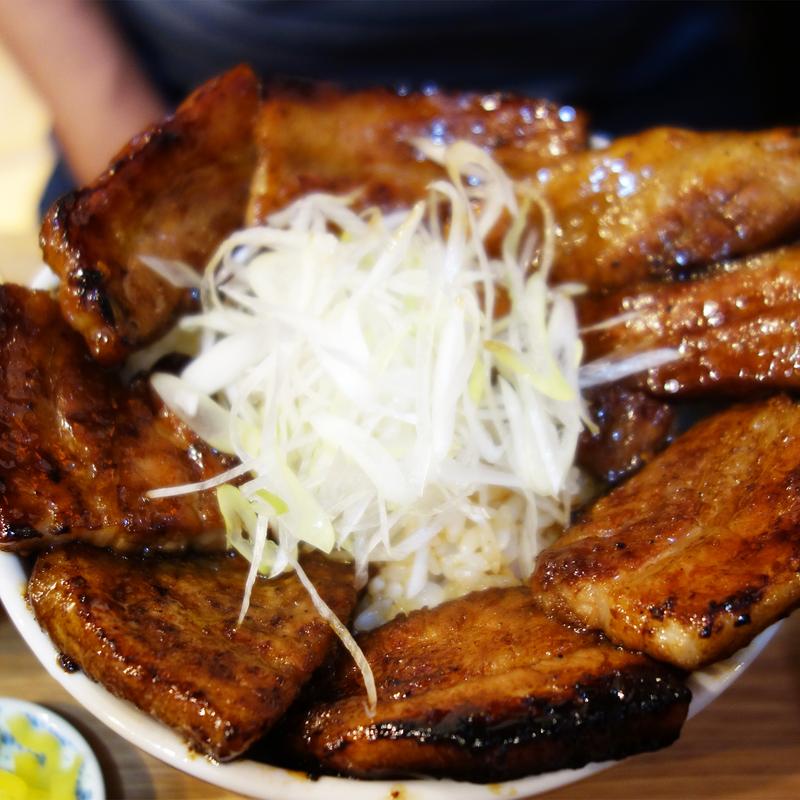 【大盛】豚バラの豚丼(元祖豚丼屋 TONTON 六本松駅前店)