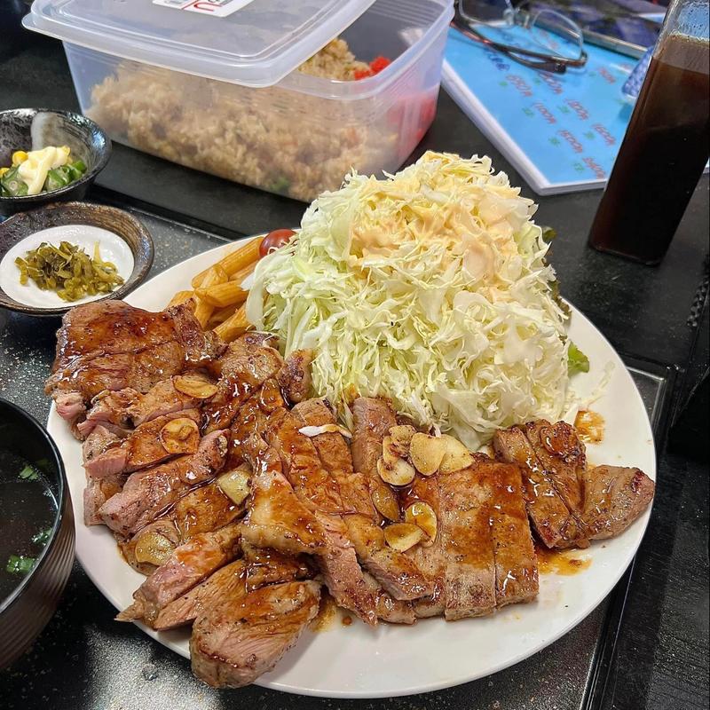 ポークガーリックソテー定食(花藤食堂)