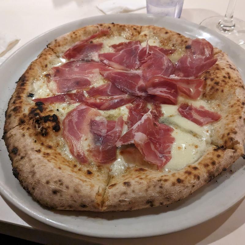 クアットロ・フォルマッジ　プロシュート　クルード(シシリヤ)