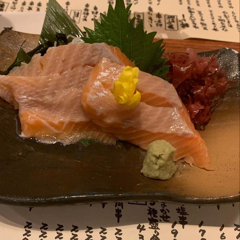 サーモン刺身(鍛冶屋 文蔵 新富町店)