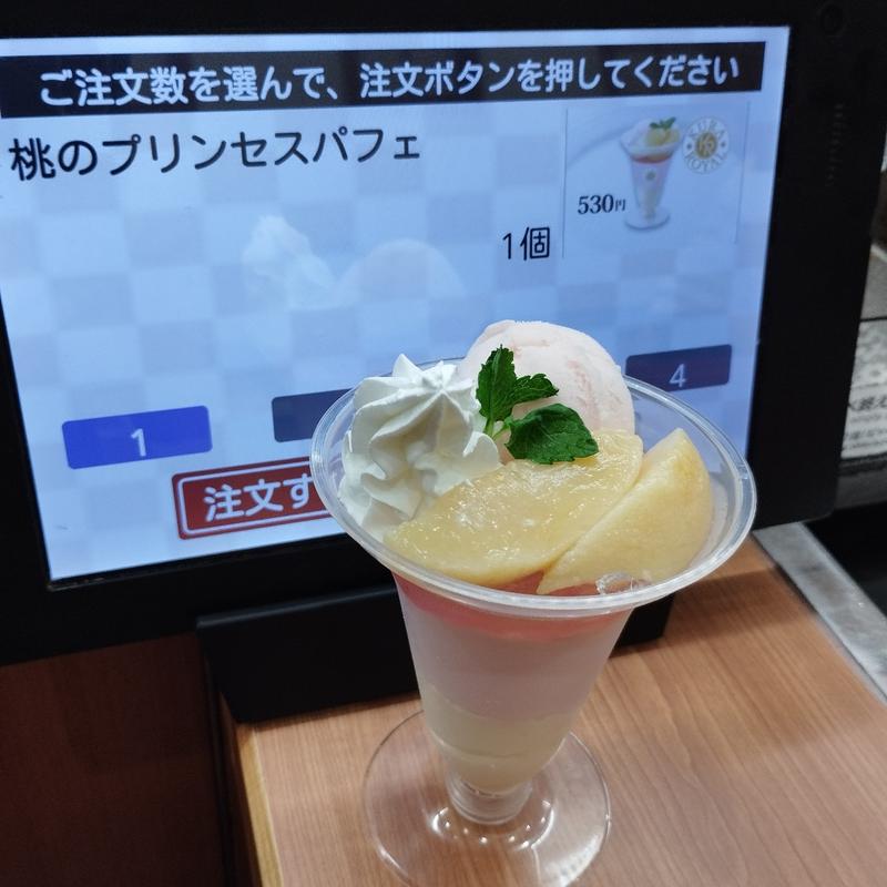 桃のプリンセスパフェ(無添くら寿司 四日市店 )