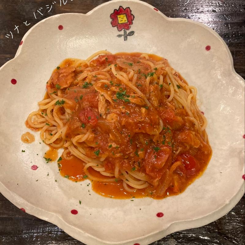ツナとバジルのパスタ（トマトソース）(Diyカフェ 風見鶏)
