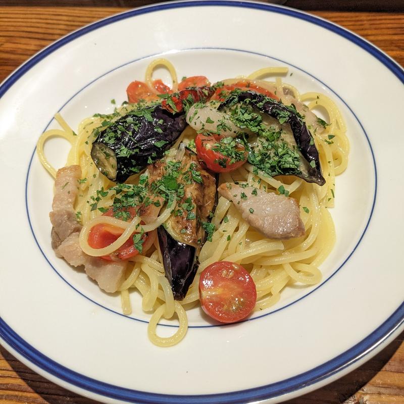 ナスとベーコンとトマトのペペロンチーノ(Locanda Trattoria )