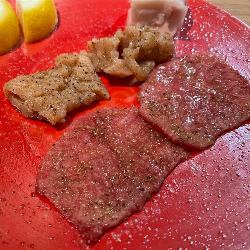上タン・上ミノ(Yakiniku 名もなき名店へ 一切入魂一枚売り焼肉)