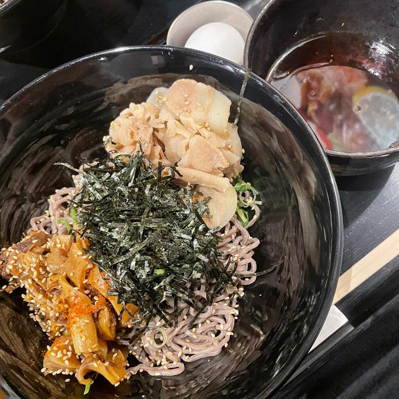 ラー油蕎麦 牛すじ(蕎麦居酒屋 ラー油蕎麦 喰う道)