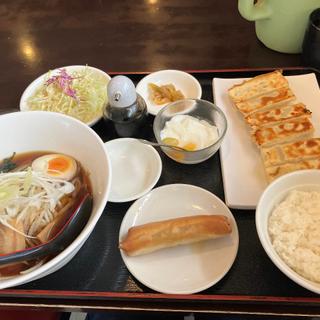餃子定食(四季紅 水戸店 （シキコ）)