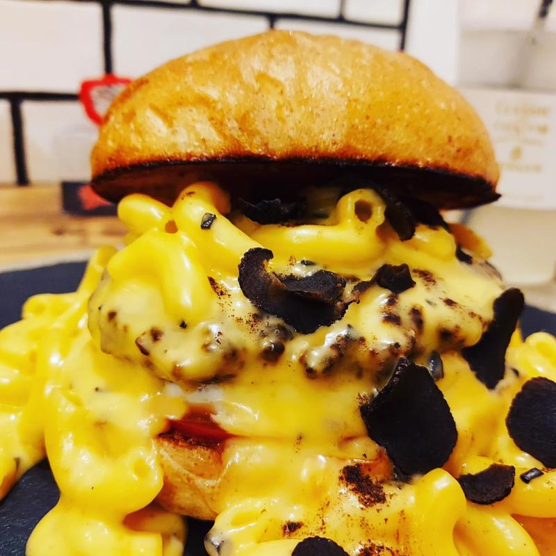 7th Anniversary burger トリュフマカロニチーズバーガー(milia burger)
