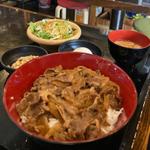 和牛丼(１００パーセントファミリー ダーツバー)