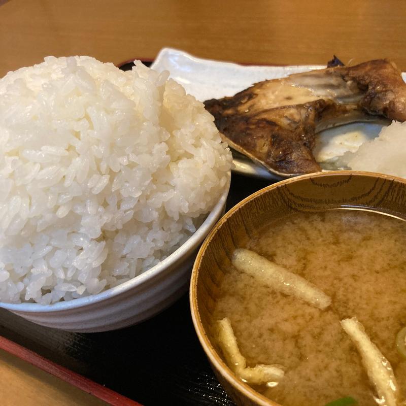 本日の焼魚定食 もっこり盛(大衆食堂 定食のまる大 多摩センター店)