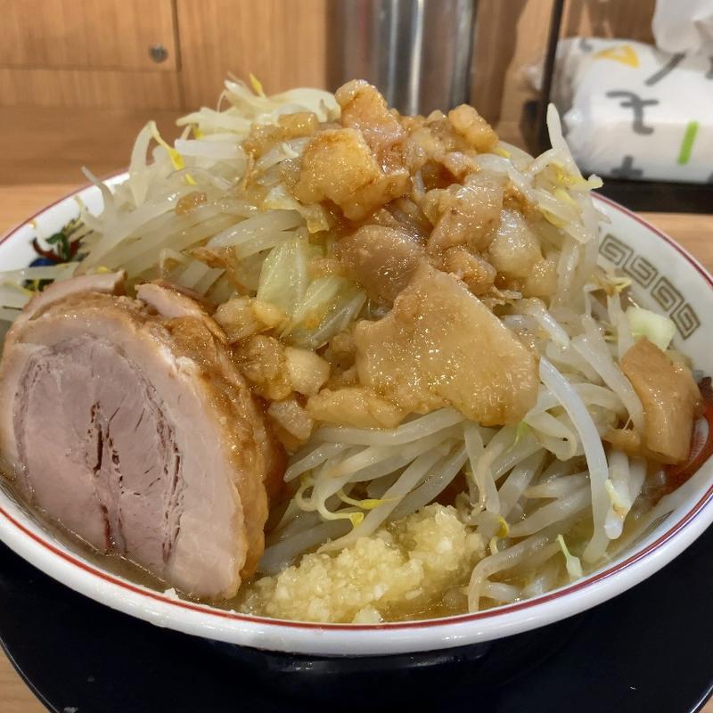 ミニラーメンニンニク少し野菜マシマシアブラカラメ(豚山 東京ラーメン横丁店)