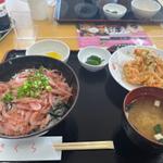 生桜えび丼+桜えびかき揚げ(大井川港（漁協） 直営食堂 さくら)