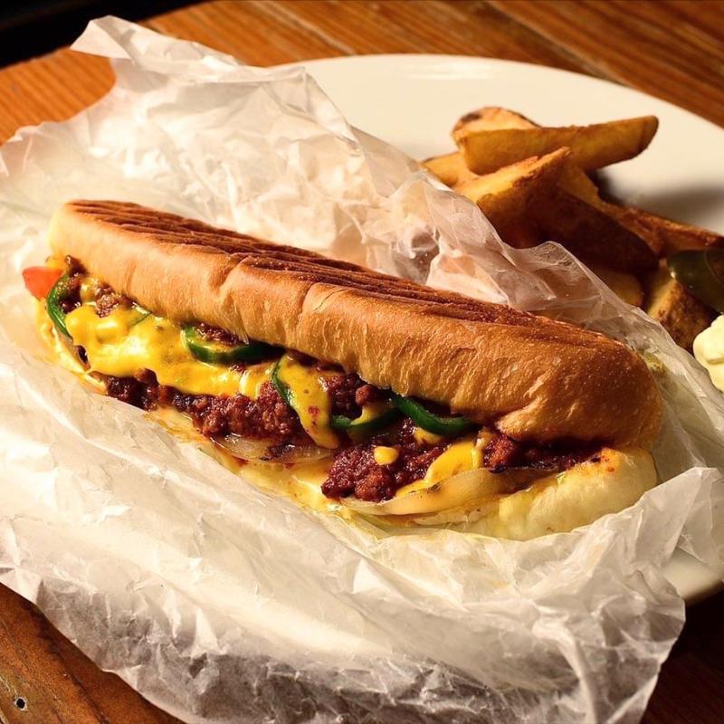 チリミートとチェダーチーズのホットプレスサンド(ブルックリンパーラー新宿)