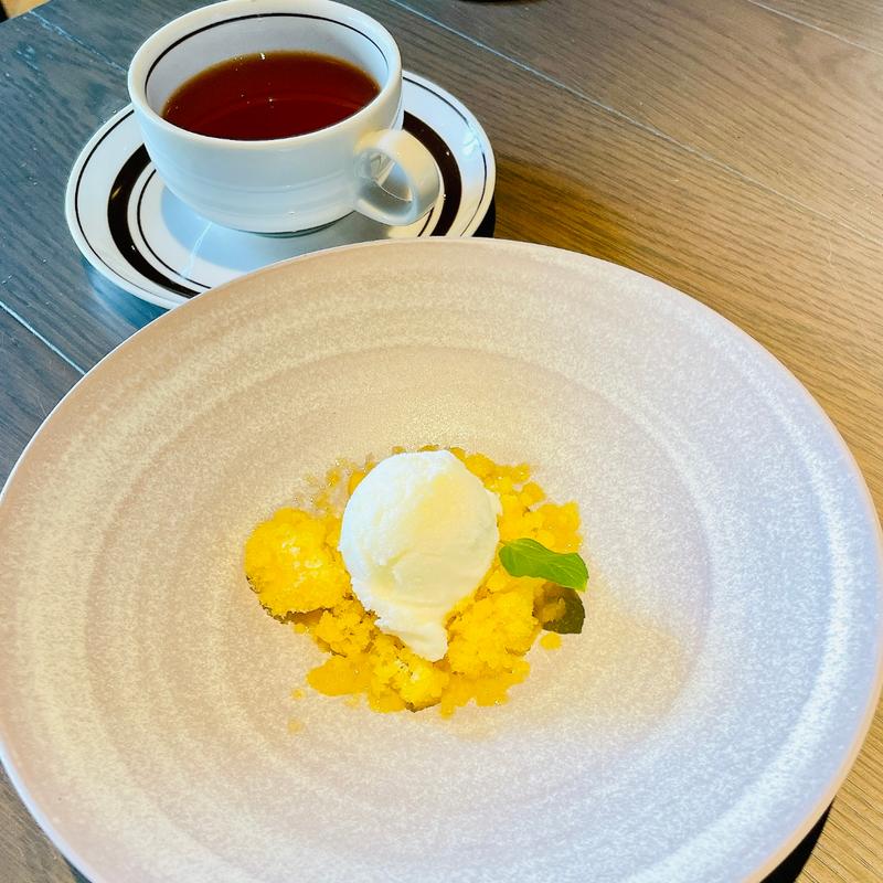 羊乳ペコリーノアイスと季節のソルベ(Lamb bistro & Wine bar ｜BISTRO PRIME LAMB (プライム ラム))