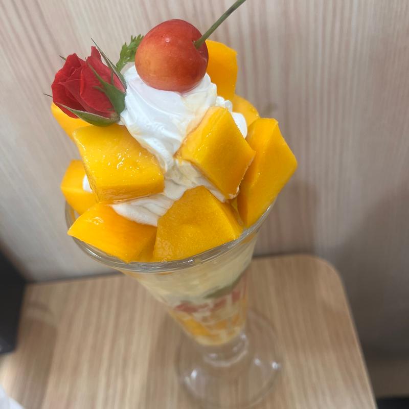 完熟マンゴーパフェ(さくらんぼ　山形屋)