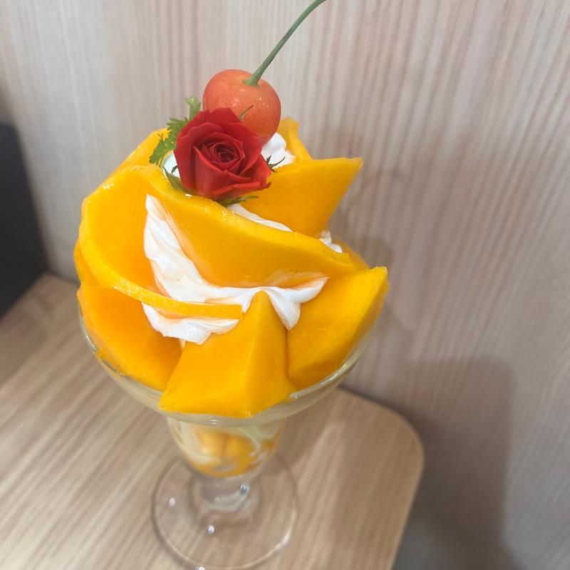 太陽のたまごパフェ(さくらんぼ　山形屋)