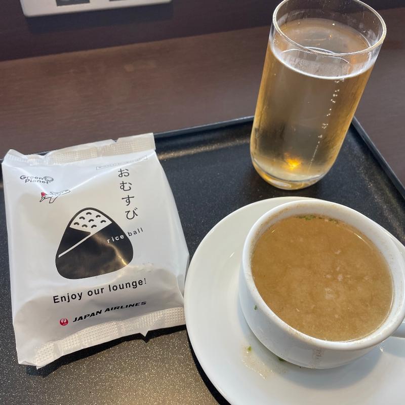 おにぎり ＆ みそ汁(ダイヤモンド・プレミアラウンジ 羽田空港　国内線第一ターミナル )