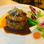 国産牛フィレ肉のステーキ、フォアグラのせ
