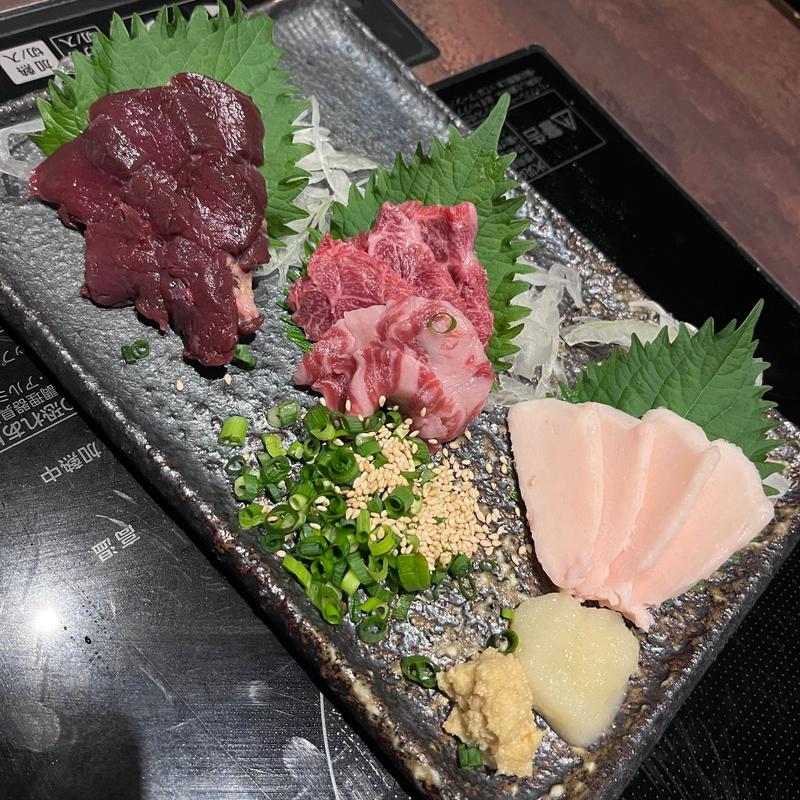 馬刺し3種盛り(博多 もつ鍋 おおやま 横浜店)