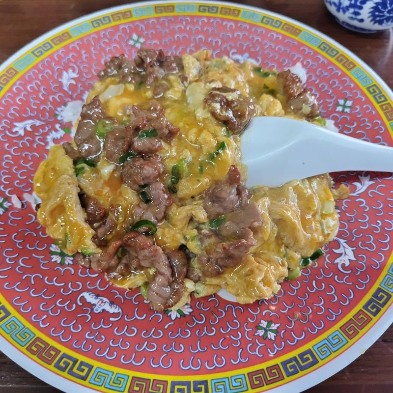 牛肉と卵の飯(味香園)