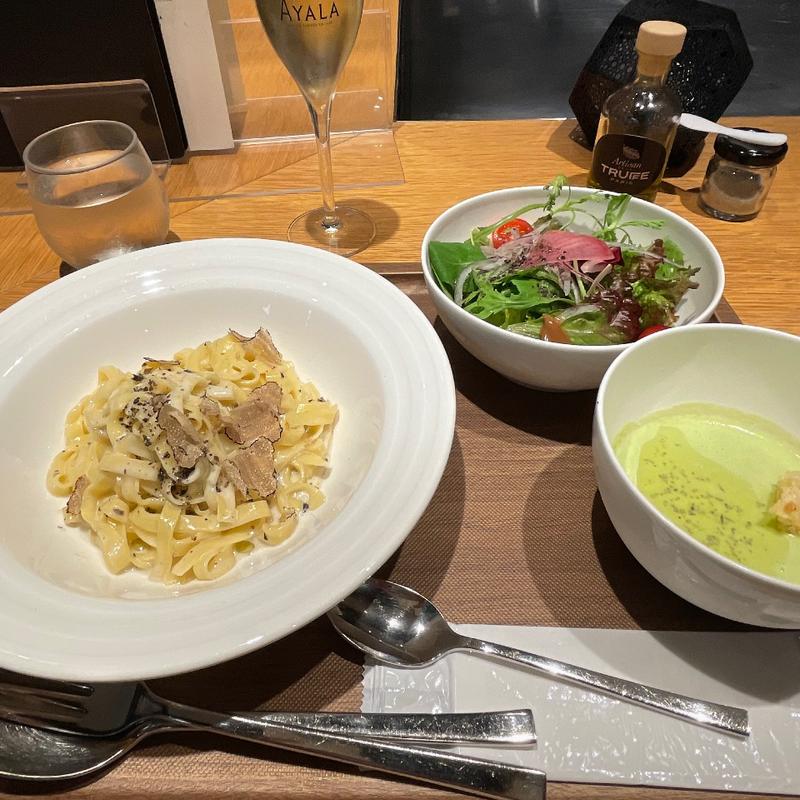 フレッシュトリュフのクリームソース　タリアテッレ(アルティザン ドゥ ラ トリュフ パリ 大丸心斎橋)