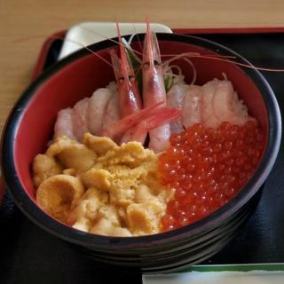 海鮮丼(うに・いくら・えび)(お食事処　みさき)