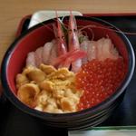 海鮮丼(うに・いくら・えび)(お食事処　みさき)