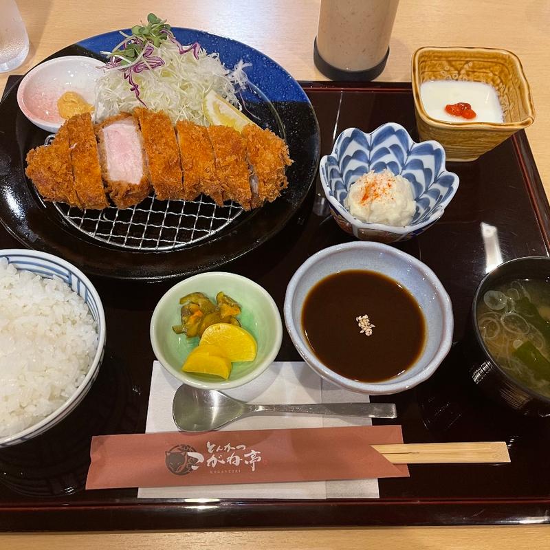 厚切りロースカツ膳(とんかつ こがね亭)