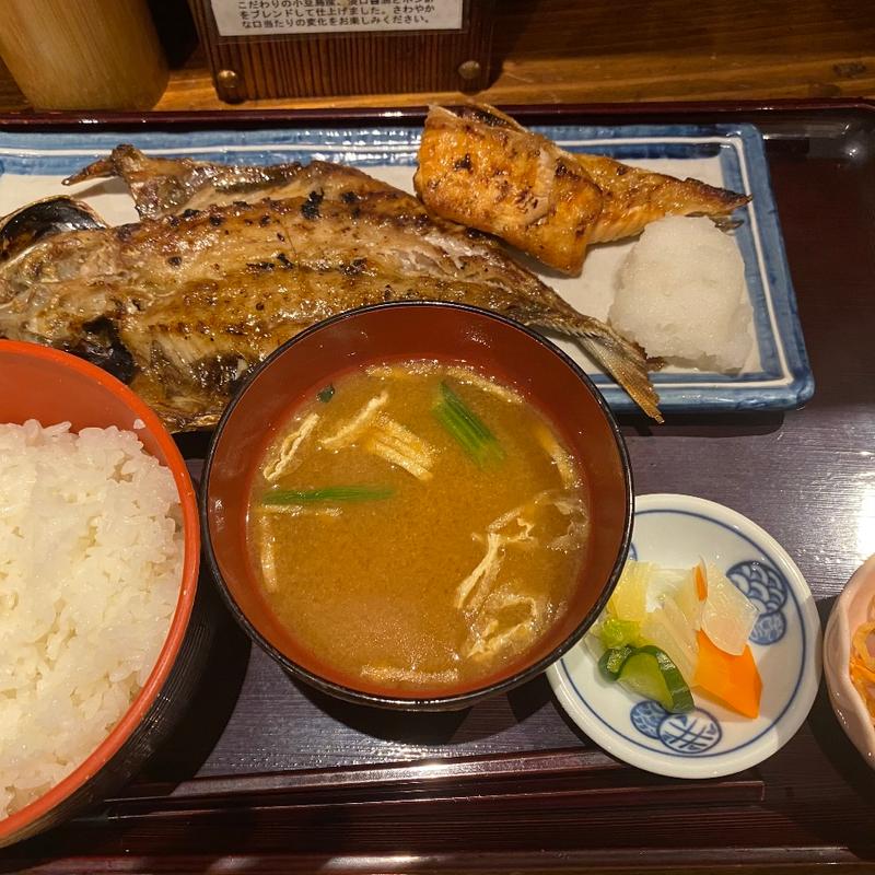 (炭火焼専門食処 白銀屋 溜池分店)