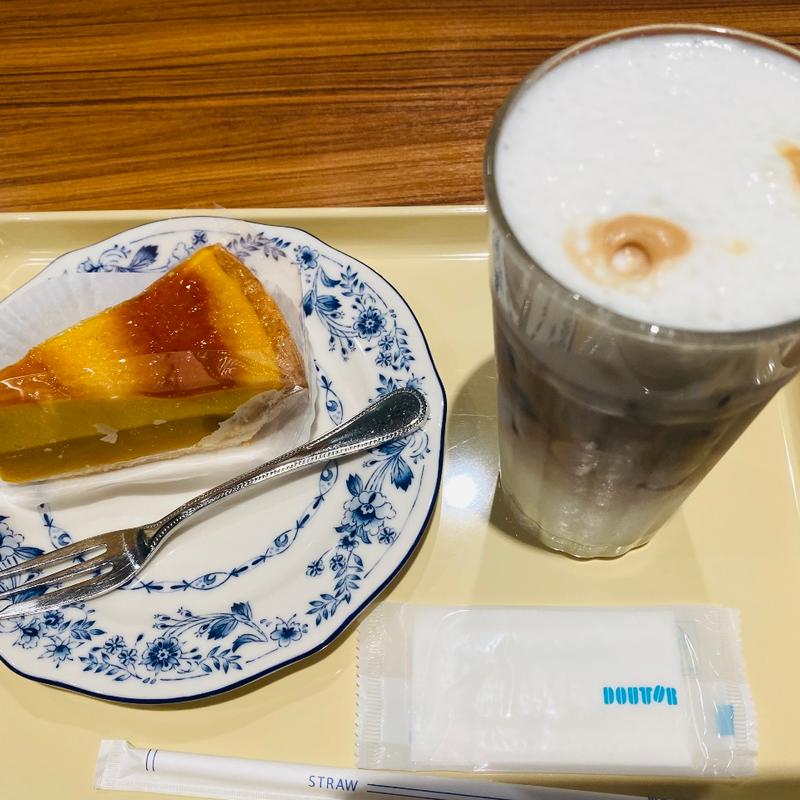 北海道産かぼちゃタルト　プレミアム アイスカフェ ラテ(ドトールコーヒーショップ名古屋ミヤコ地下街店)