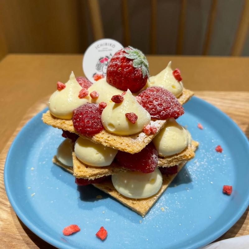 いちごだらけのミルフィーユ(いちびこ 太子堂店)