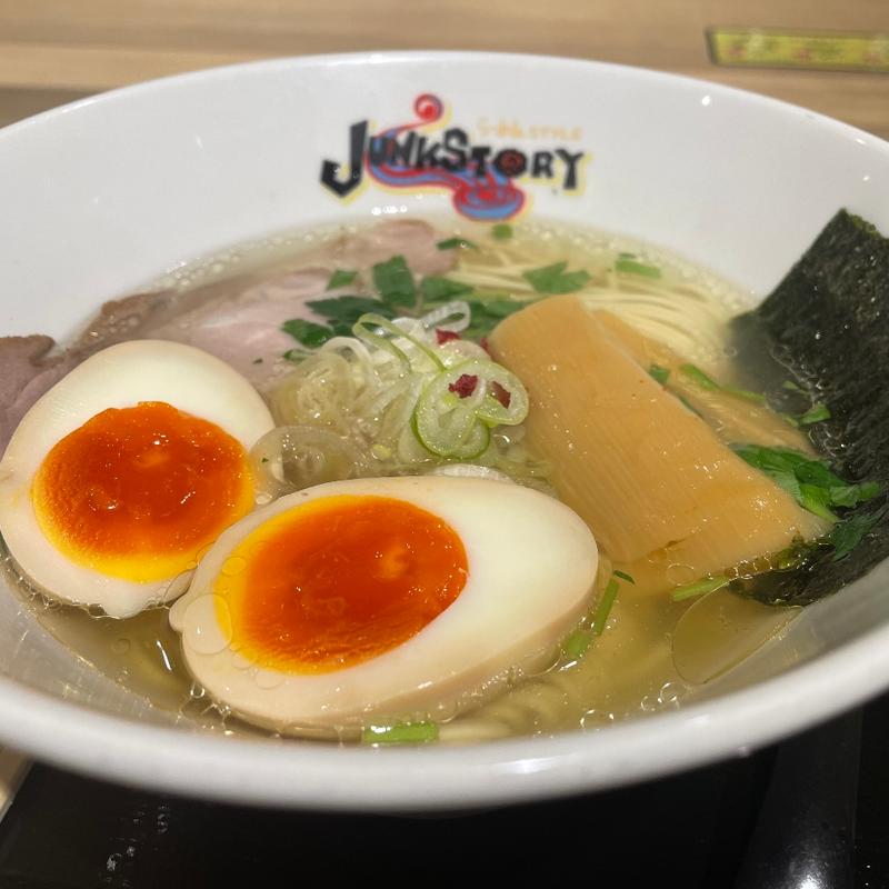 塩のキラメキ(味玉)(らーめんSTYLE JUNK STORY 阪急三番街店)