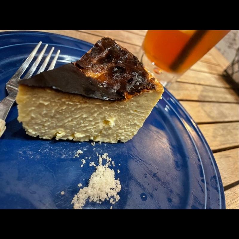 バスクチーズケーキ(FRENCH BAGUETTE CAFE)