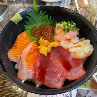 魚寅丼(魚寅水産)