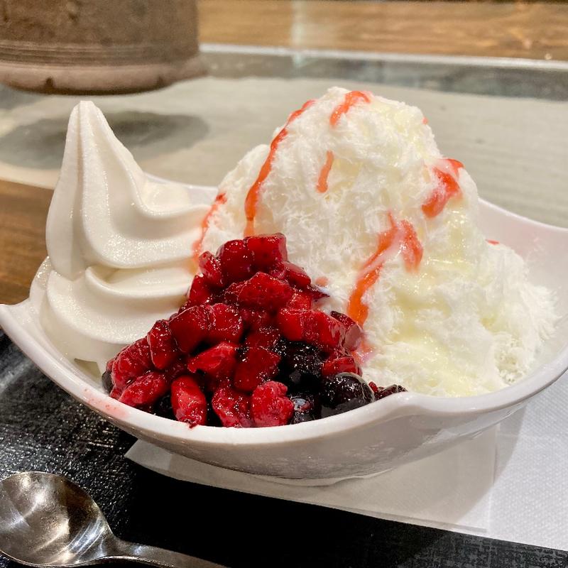 プレミアム果肉ベリーミルク(囲炉裏茶屋 （?・膂）)