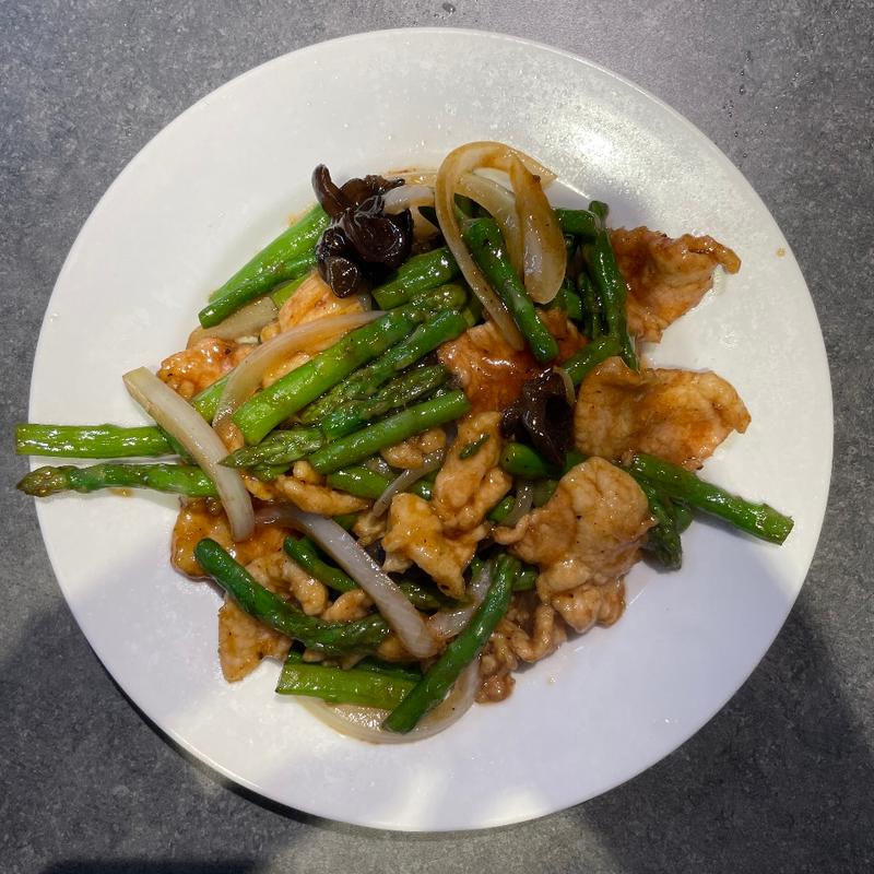 豚肉とアスパラ炒め(神田餃子屋 本店 （カンダギョウザヤ）)