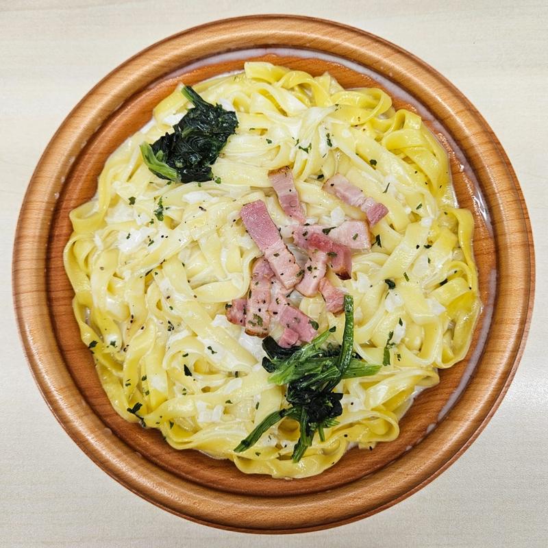 もちもち平打ち生パスタ ベーコンとほうれん草(ファミリーマート 六番町日テレ前店)