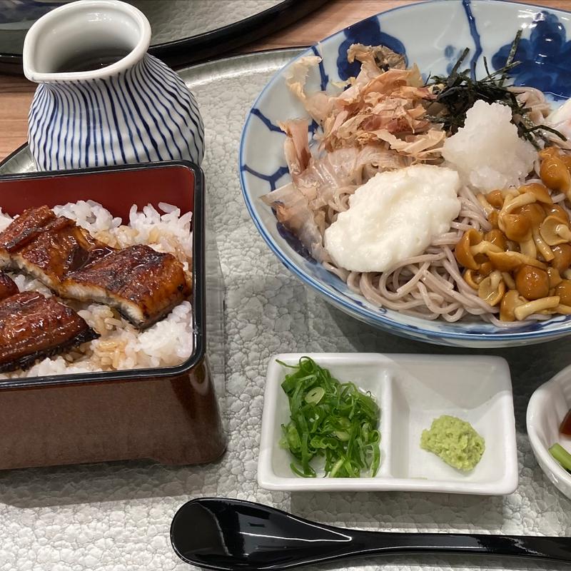 うな重と山かけ蕎麦定食(千里うなぎ 千里丘店)