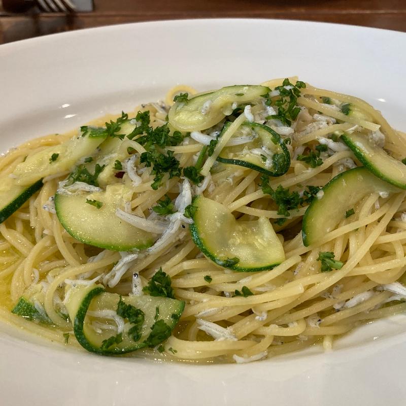 シラスとズッキーニのペペロンチーノ(Bocca Grande)