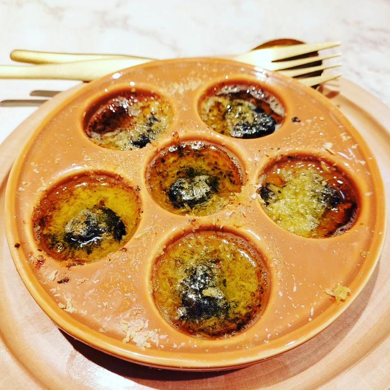 エスカルゴのオーブン焼き(大衆酒場 フレンチマン なんばウォーク店)