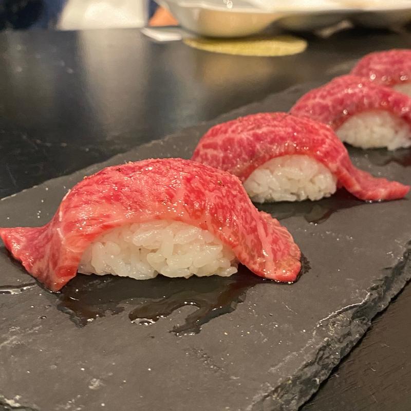 炙り赤身(肉寿司)(千種焼肉 飛騨牛の奴隷)