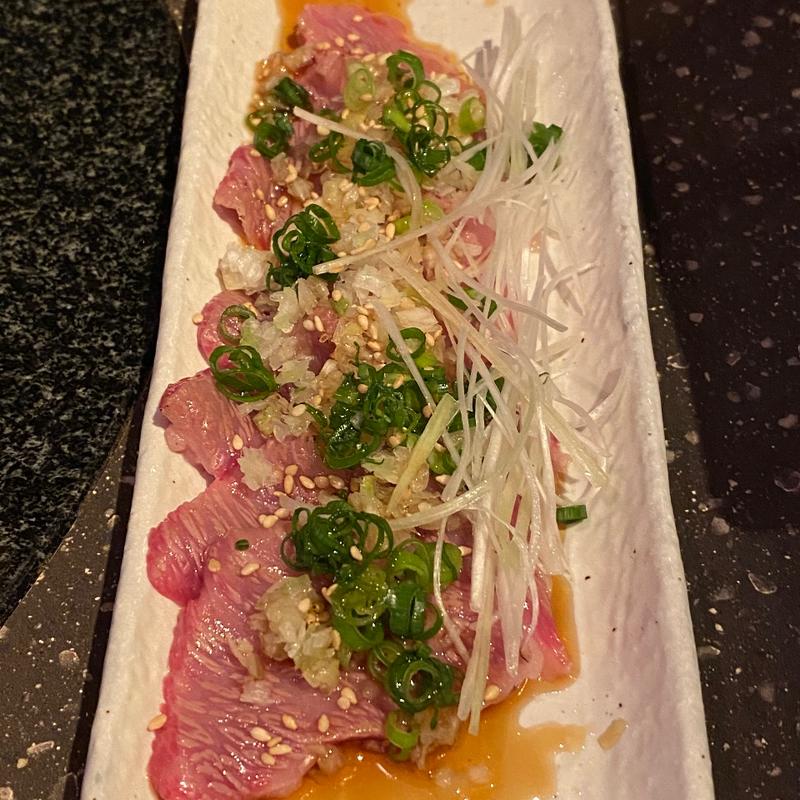 和牛炙りポン酢(焼肉の三是 新宿店)