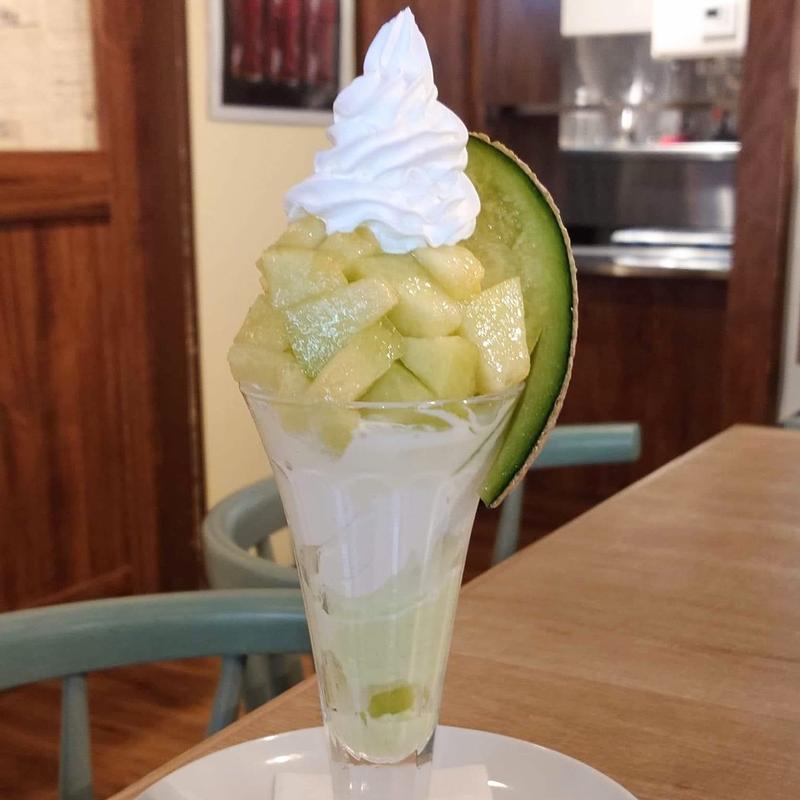 宮崎県産めろめろメロンとハーゲンダッツのパフェ(ランズ珈琲 府内町店)