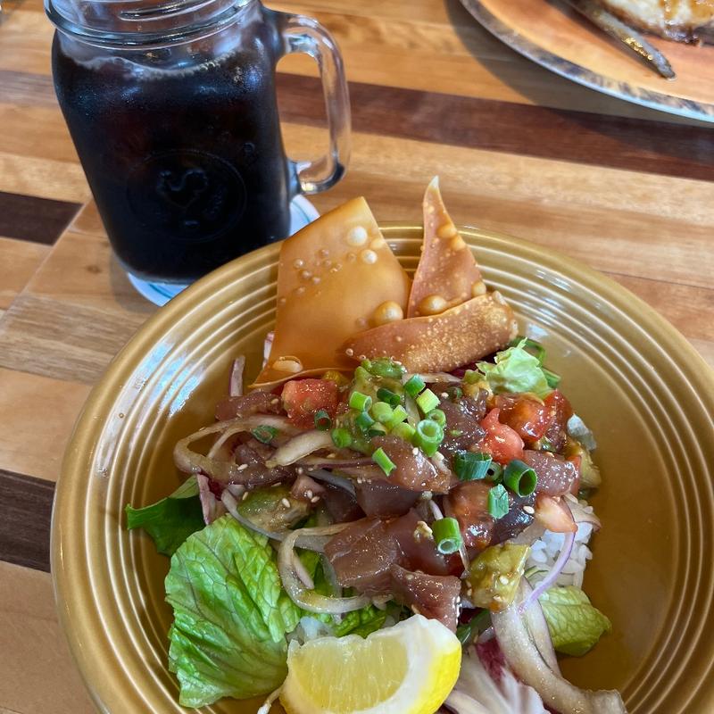 マグロアヒポキ丼ハーフ(メレンゲ岸根公園店)